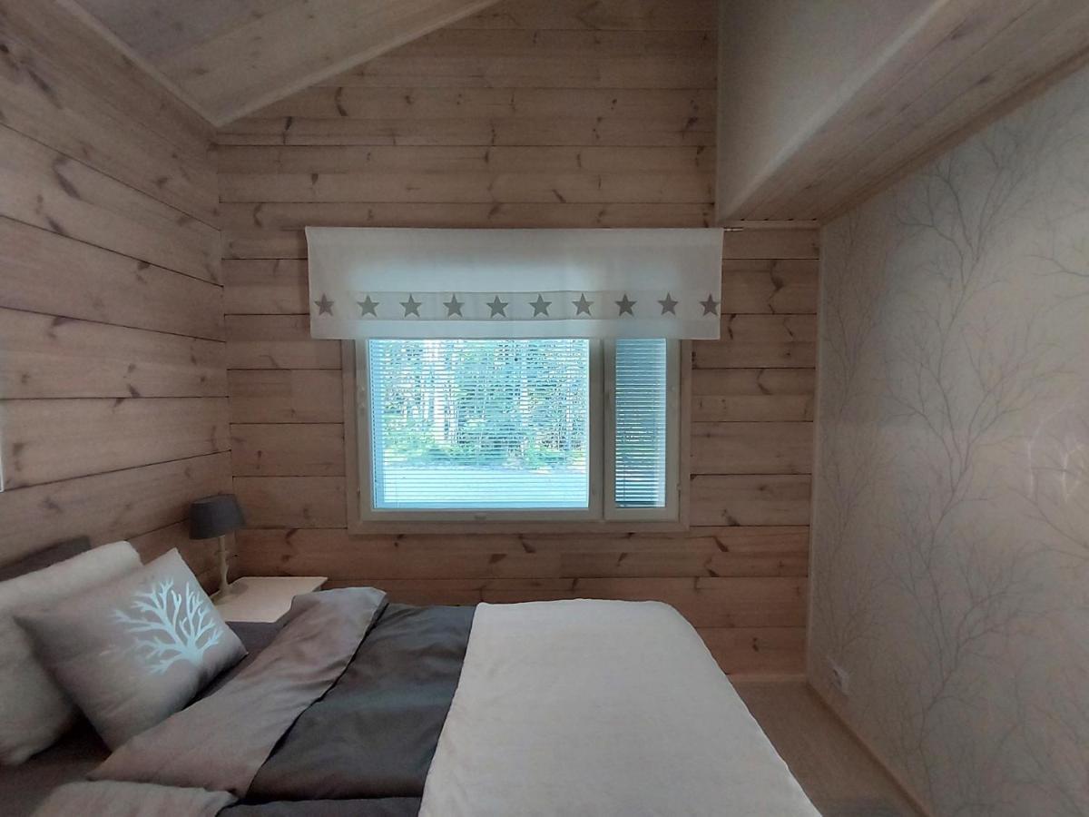 Villa Sirius Sieri, Nice Log-Cottage By The Lake Rovaniemi Bagian luar foto